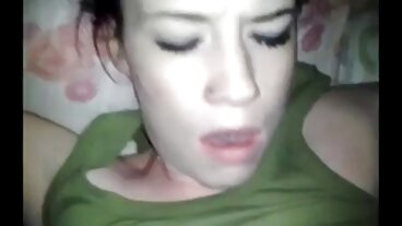 אסייתי רזה נדפק על ידי זין לבן ענק