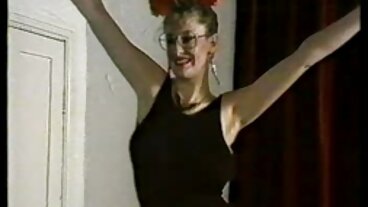 הציצים של קורטני טיילור יגרמו לך לשבור
