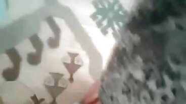 השורה הראשונה צפה ברכיבה אנאלית עם ברונטית רזה
