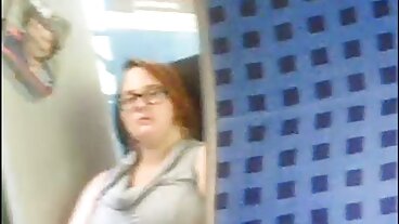 נער ביליארד התגייס לסקס על ידי גברת הבוס הענקית הציצית!