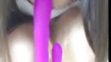 FACIALS4K: נערת גיימר זוגית עם טיפולי פנים מרובים בפורנו-HD