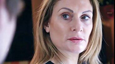 LifeSelector: זונת השלישייה, קיארה לורד, מזדיינת את דרכה לצאת מהכריכה בפורנו-HD