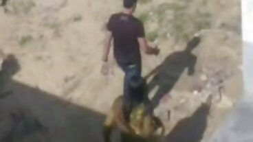 לוסי ויילד הסופר חזה חזה על הציצים הטבעיים שלה